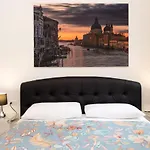 Just Urban Stays - Castello 5067 Boutique Apartment